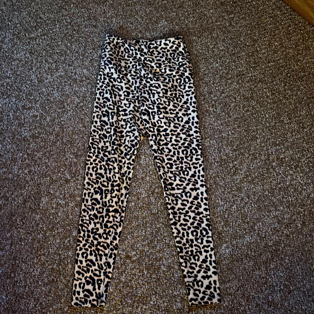 Kydoan leopard full length